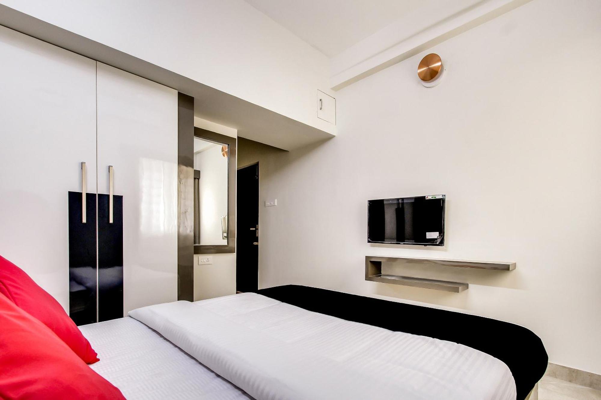 Capital O New Paradise Inn Irugur ภายนอก รูปภาพ